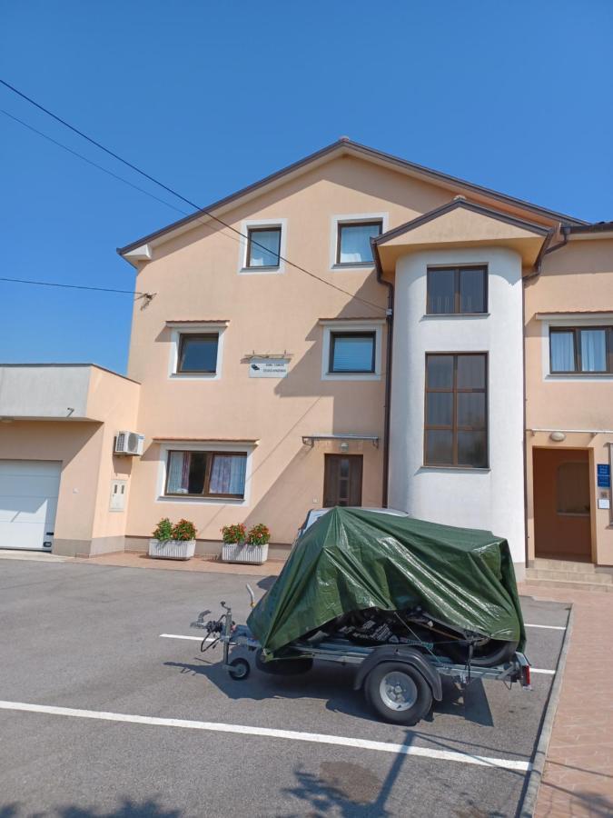 Apartman Alen Podhum Exterior foto